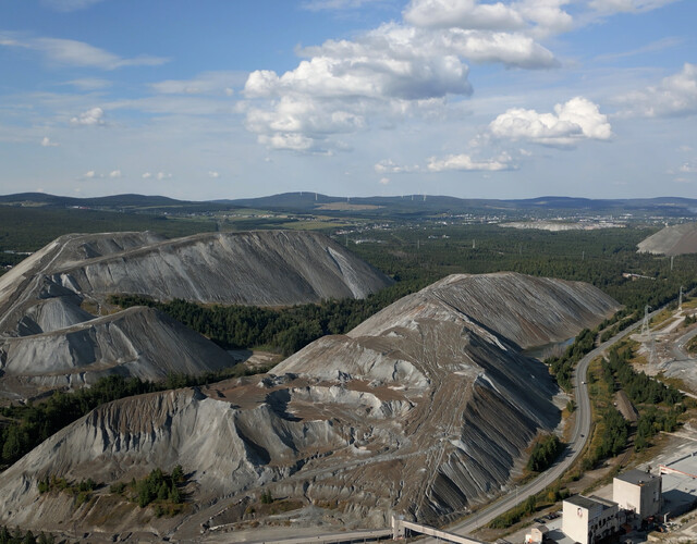 Incompréhension et inquiétude dans la région de Thetford : Résidus miniers stratégiques 6,8 M$ toujours en suspens et retards majeurs de la mise en service du train
